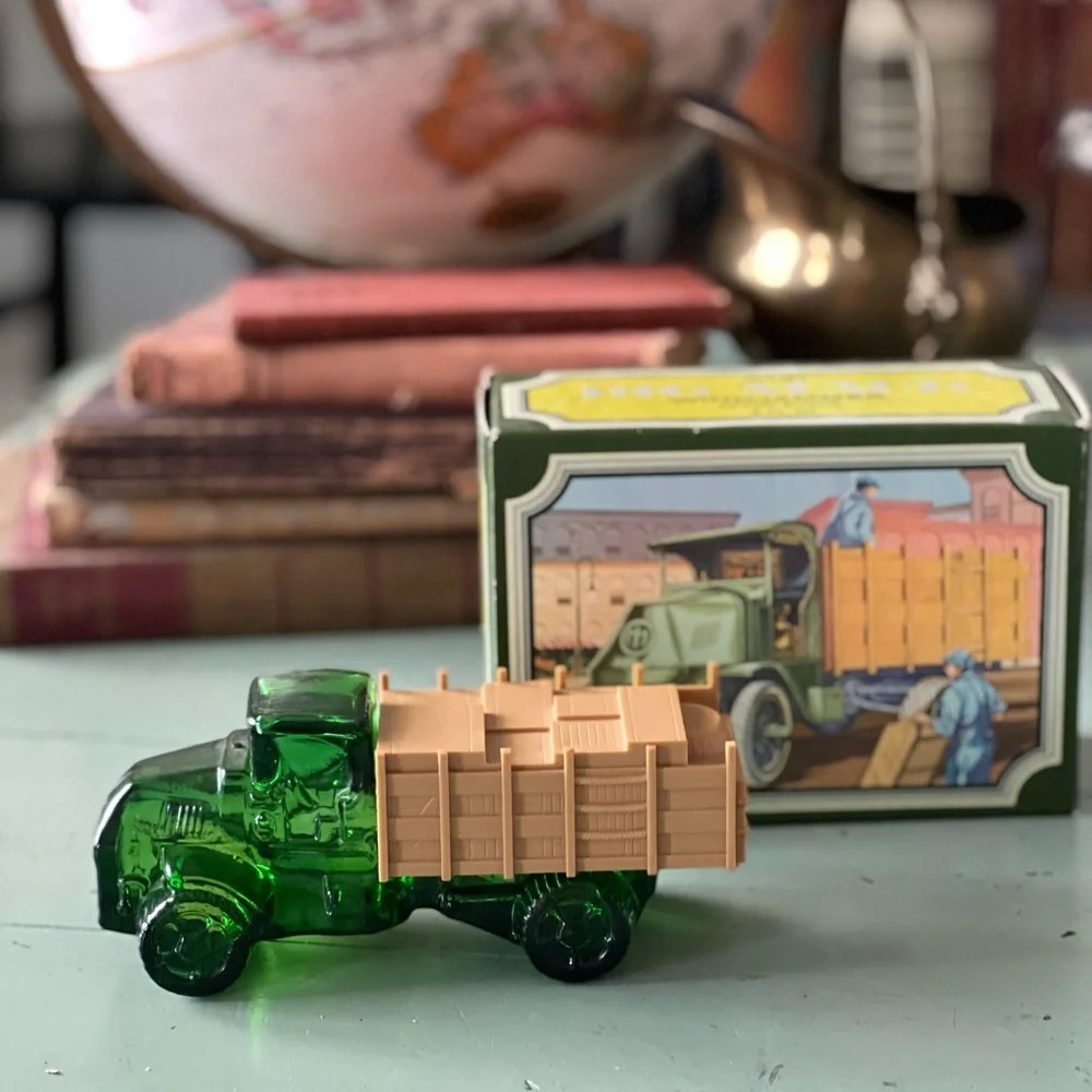 Vintage Avon 1973 Unused Full Big Mack Truck Windjammer After Shave 6oz with Box